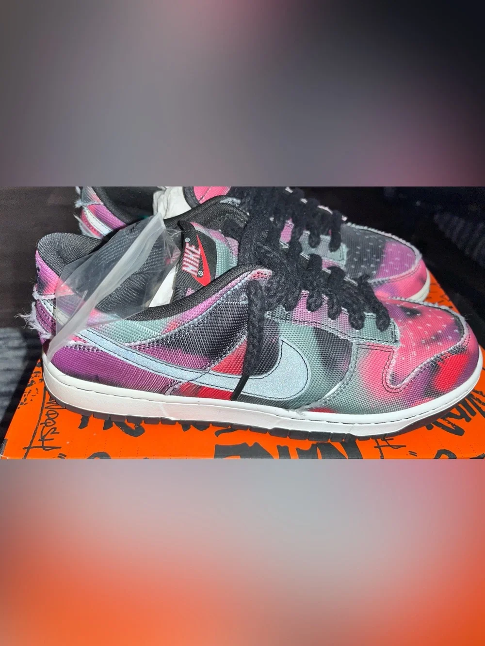 NWT nib nike dunk low se prm graffiti pink sz. 11 men’s authentic rare unworn